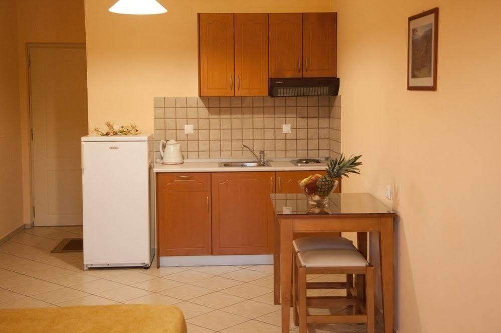 Apartament Blue Sky Agia Marina Zewnętrze zdjęcie